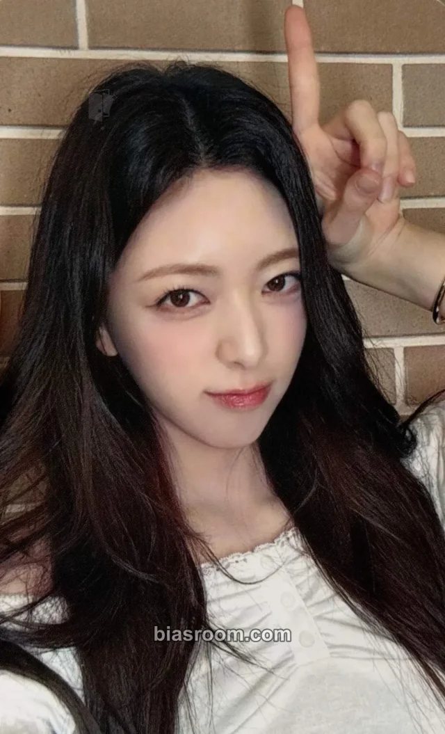 ITZY - Yuna - Motto Album fansign makestar round 14 shenzhen winner benefit