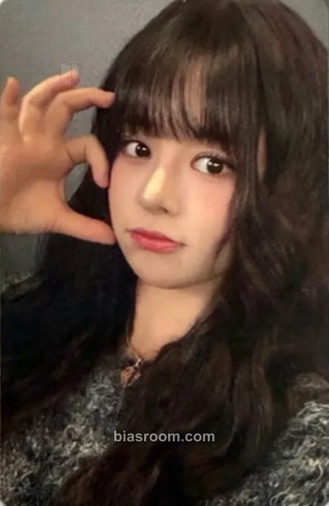 EVERGLOW - E:U - Code Album minirecord video call (fancall) round 1 1:1