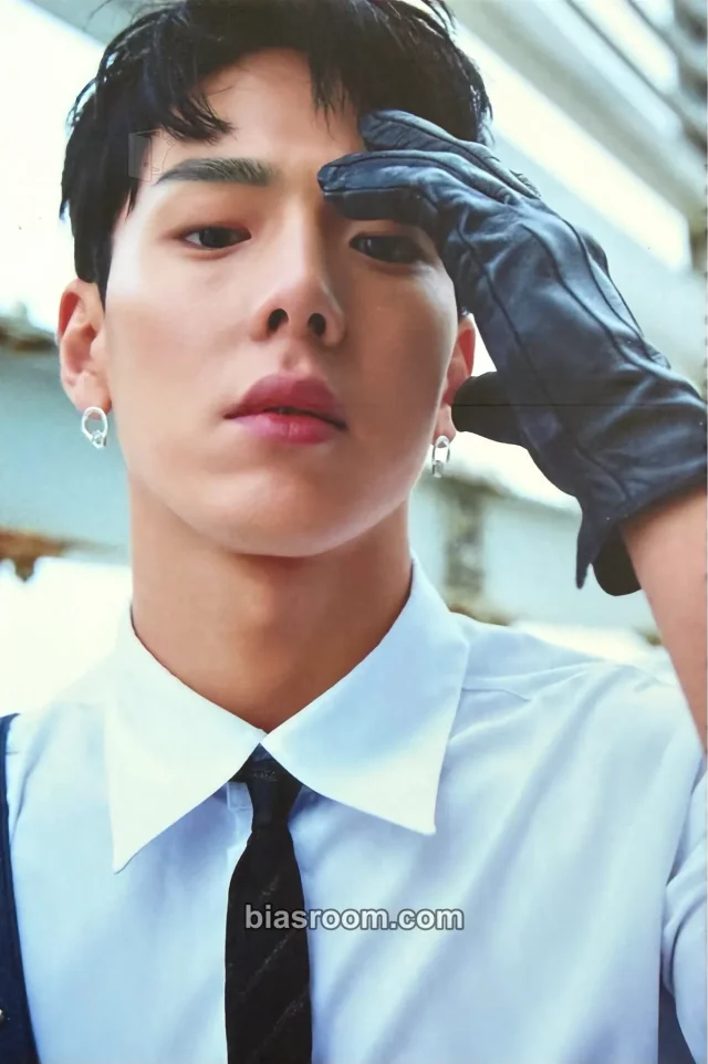 MONSTA X - Shownu - One of a Kind Album pob (pre-order benefit) starship square (ssq) album set item set folded postcard