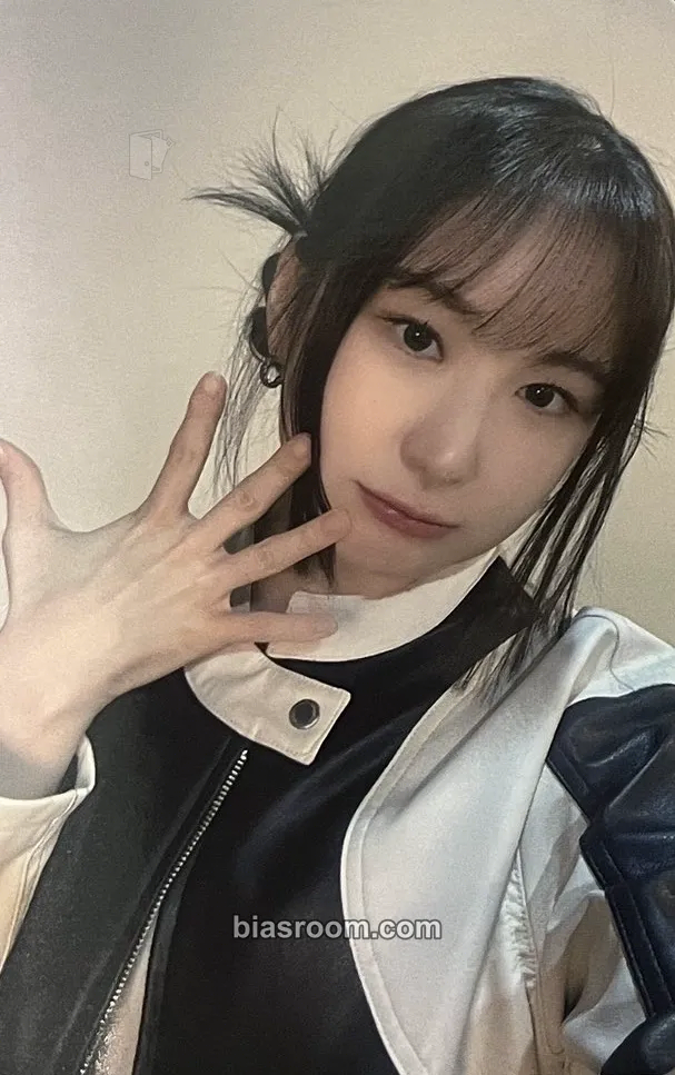 Lee Chaeyeon Hush Rush Photocard - Lee Chaeyeon K-pop photocard