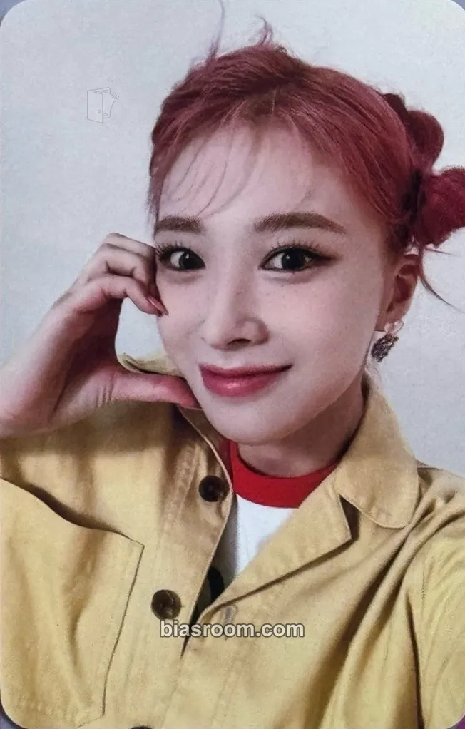 Yunkyoung Season's Greetings 2024 Photocard - Rocket Punch - Rocket Punch K-pop photocard
