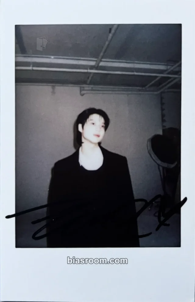 Taemin - Taemin - Waves Magazine 2023 Other polaroid printed signature magazine photocard waves china