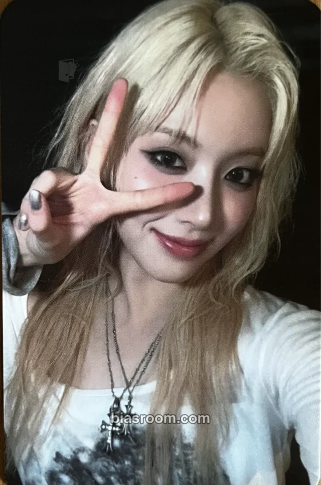 NMIXX - Jiwoo - MIXXPEDIA : PICK MACAU & HONGKONG Other merch photocard purchase benefit