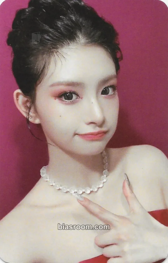 EVERGLOW - Yiren - Pulse & Heart US Tour Event version 1 merch photocard tour exclusive trading card