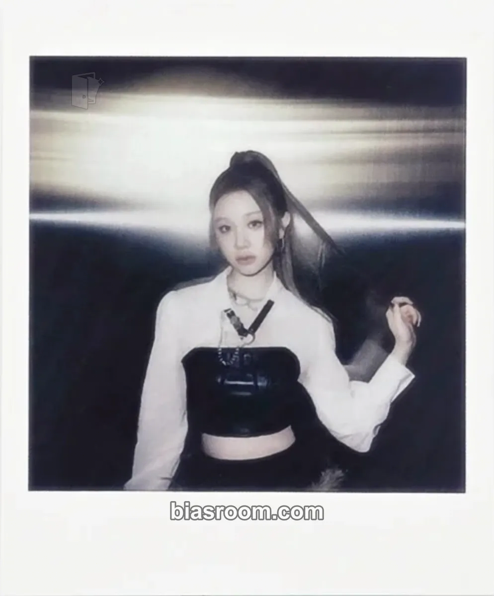 Pharita WE GO UP Photocard - BABYMONSTER - BABYMONSTER K-pop photocard