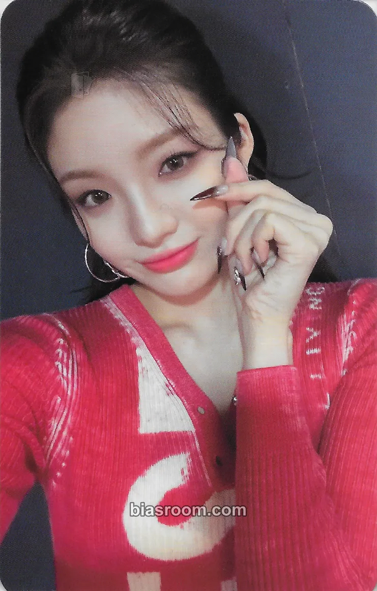 Kelly Diamond Photocard - TRI.BE - TRI.BE K-pop photocard
