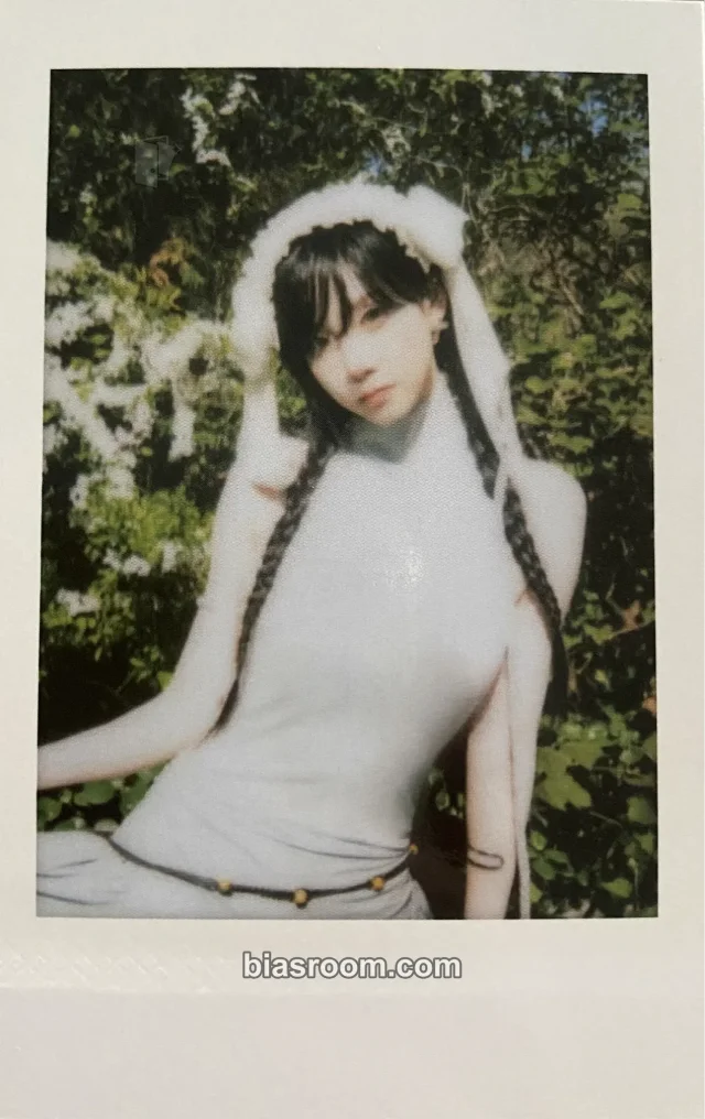 tripleS - Nakyoung - LOVE&POP pt.1 Album album photocard polaroid blooming flower version