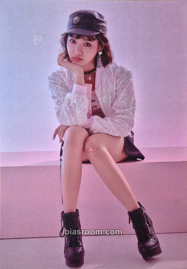 Weki Meki - Choi Yoojung - KISS, KICKS Album postcard broadcast