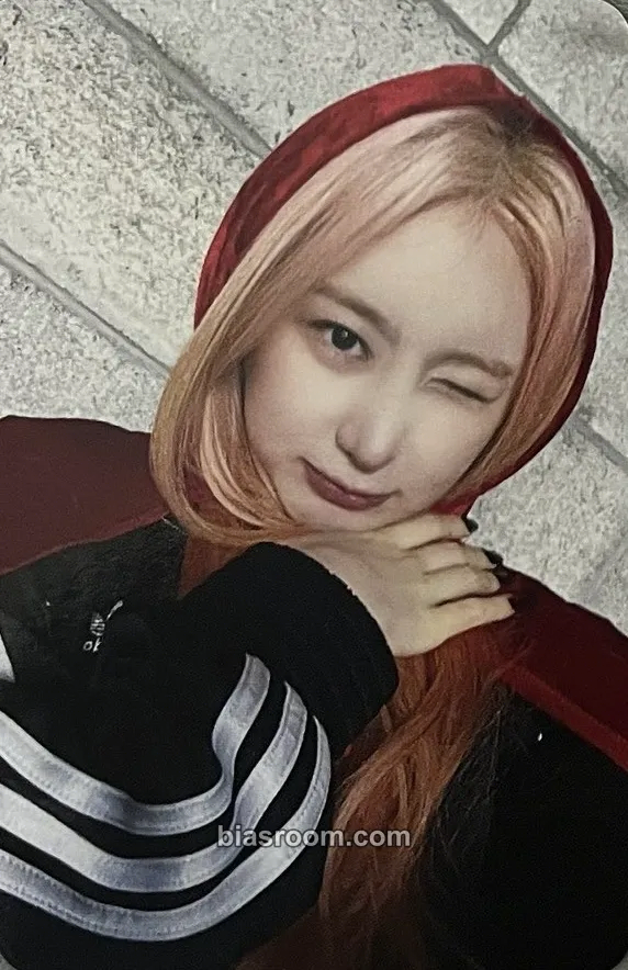 Lee Chaeyeon Over The Moon Photocard - Lee Chaeyeon K-pop photocard
