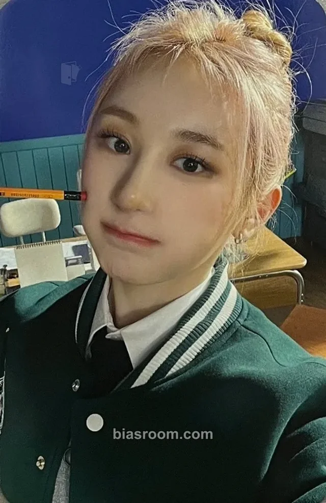 Lee Chaeyeon - Lee Chaeyeon - Over The Moon Album apple music video call (fancall) round 1