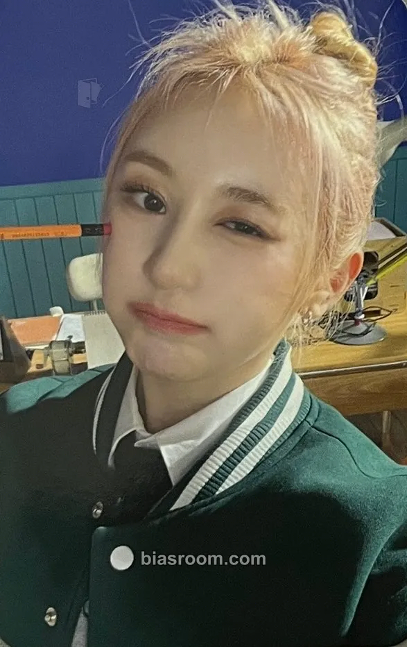 Lee Chaeyeon Over The Moon Photocard - Lee Chaeyeon K-pop photocard