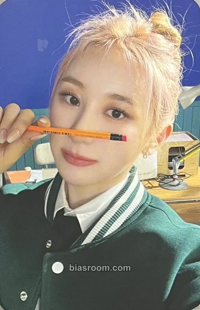 Lee Chaeyeon - Lee Chaeyeon - Over The Moon Album apple music video call (fancall) round 1