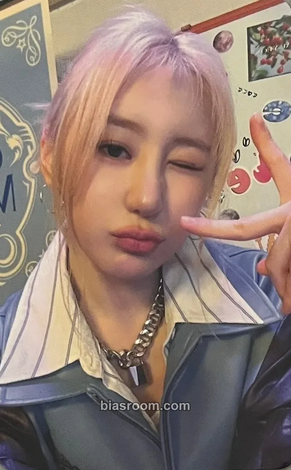 Lee Chaeyeon Over The Moon Photocard - Lee Chaeyeon K-pop photocard