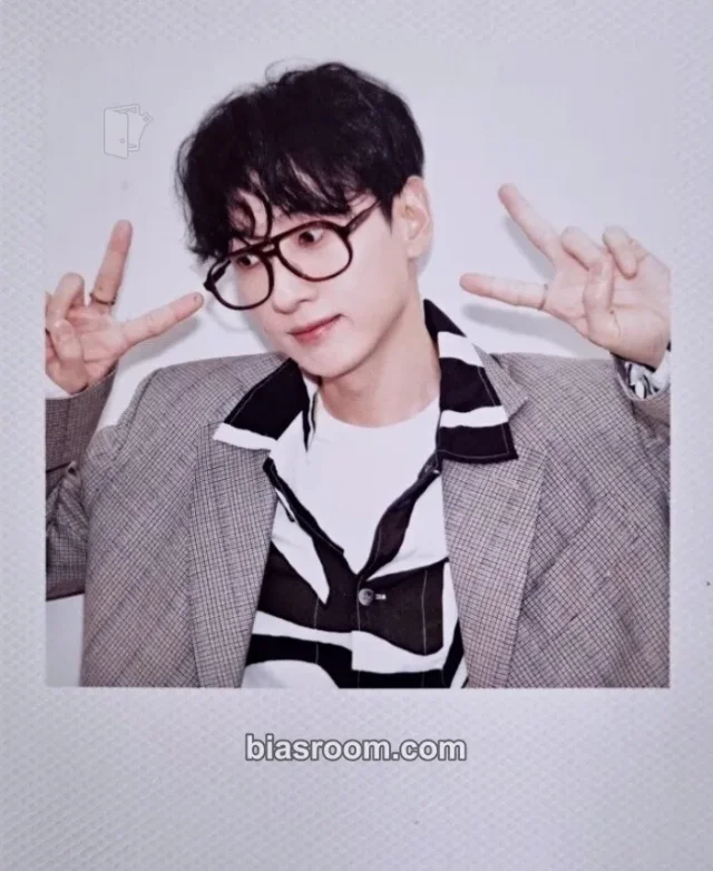 SUPER JUNIOR - Eunhyuk - 2026 Season's Greetings - Detectives : Case File 2026 Top Secret Other season's greetings photo pack polaroid merch inclusion non-standard size item set