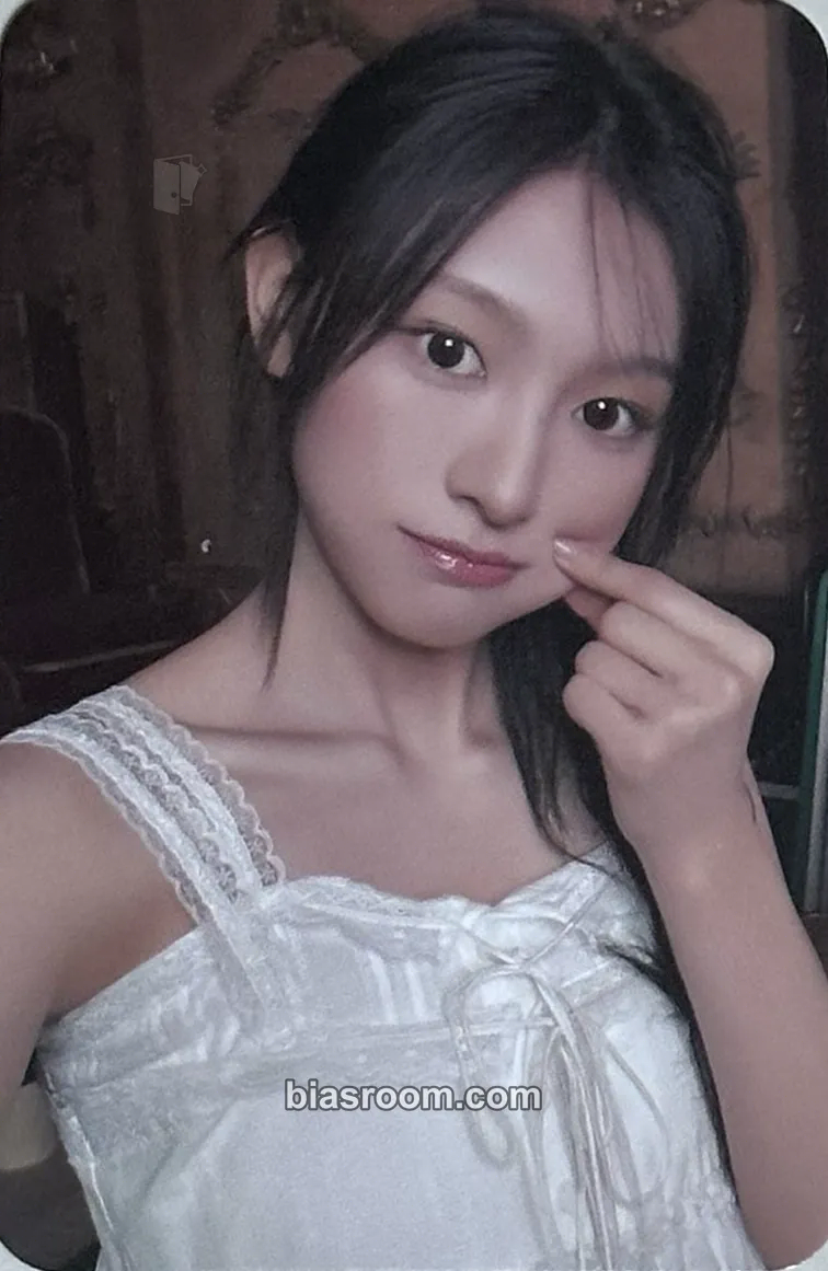Minami Runaway Photocard - RESCENE - RESCENE K-pop photocard