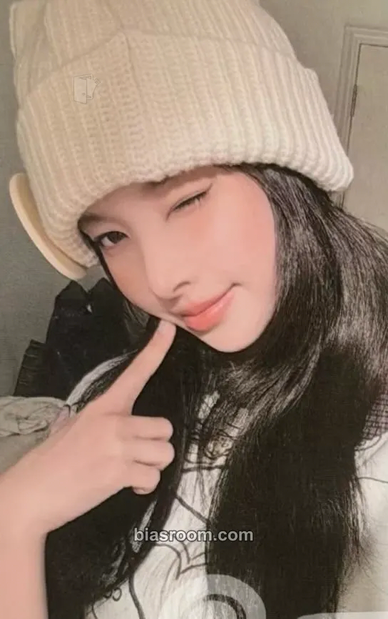 Yunah MAMIHLAPINATAPAI Photocard - ILLIT - ILLIT K-pop photocard