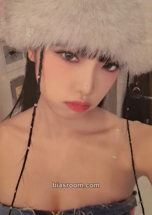 Yena - Yena - Asia Artist Awards Event merch photocard