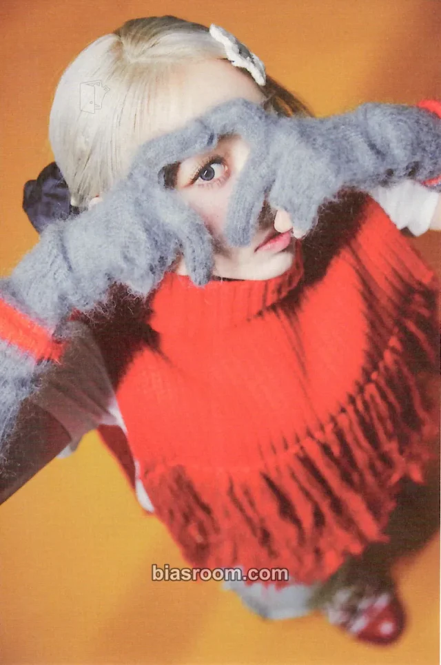 MAMAMOO - Moonbyul - Starlit of Muse Album album inclusion postcard photobook version