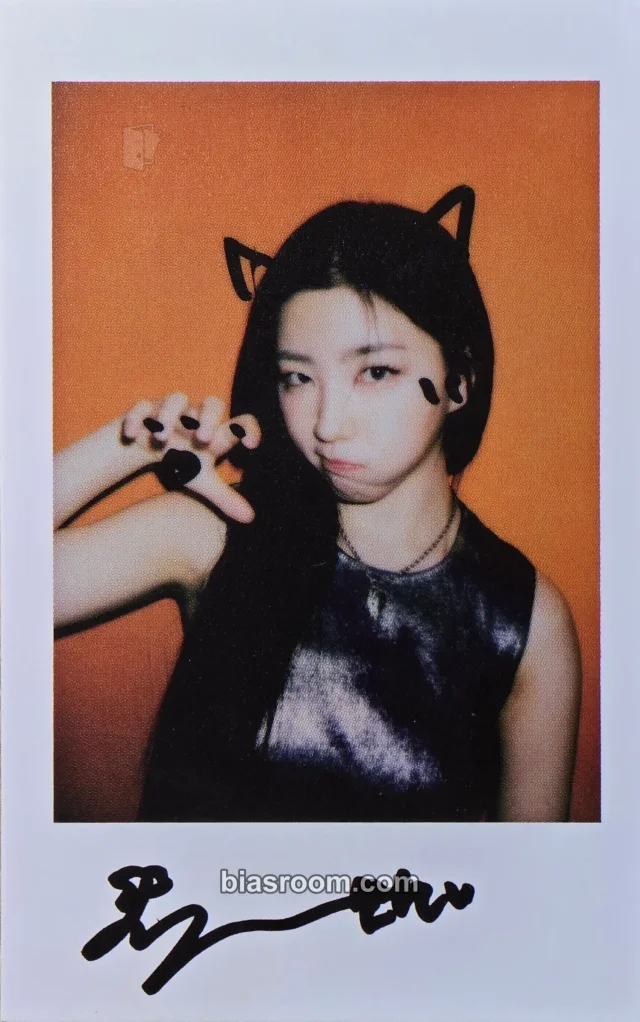 tripleS - Sohyun - Deling Magazine Other deling magazine polaroid printed signature