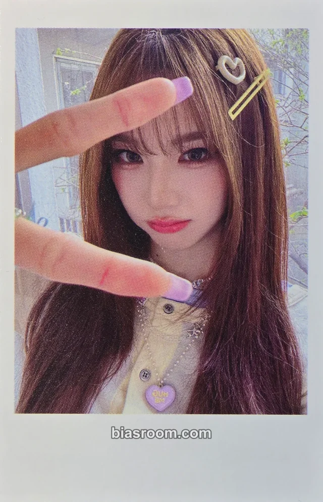 tripleS - Xinyu - LOVE&POP pt.1 Album jump up showcase polaroid