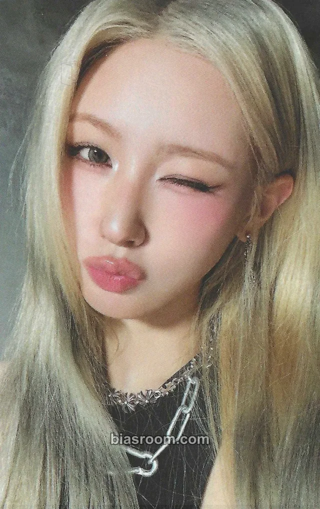 i-dle - Miyeon - We made Album line friends pop-up random photocard trading card