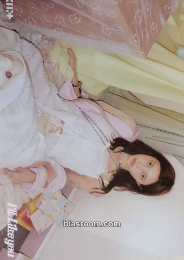 ILLIT - Yunah - I'LL LIKE YOU Album postcard pob (pre-order benefit) musickorea (music korea)