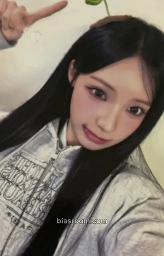 Woni lip bomb Photocard - RESCENE - RESCENE K-pop photocard