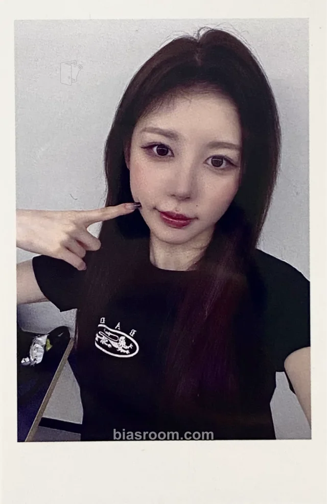 tripleS - Hyerin - LOVE&POP pt.1 Album jump up polaroid video call (fancall)
