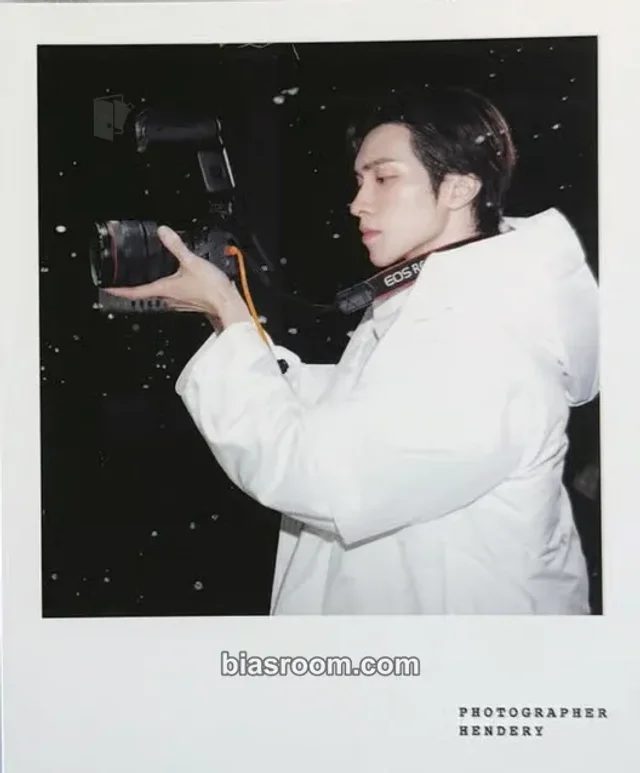 WayV - Hendery - Eternal White Album album inclusion polaroid black version photobook version