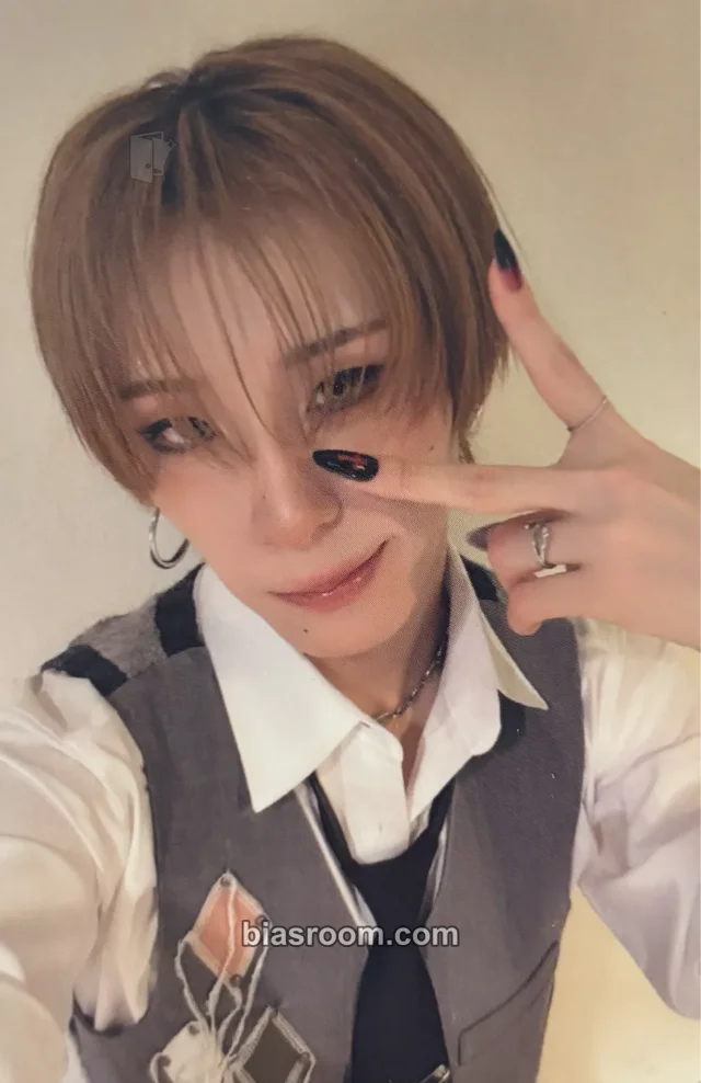 XLOV - Haru - I, God Album album photocard