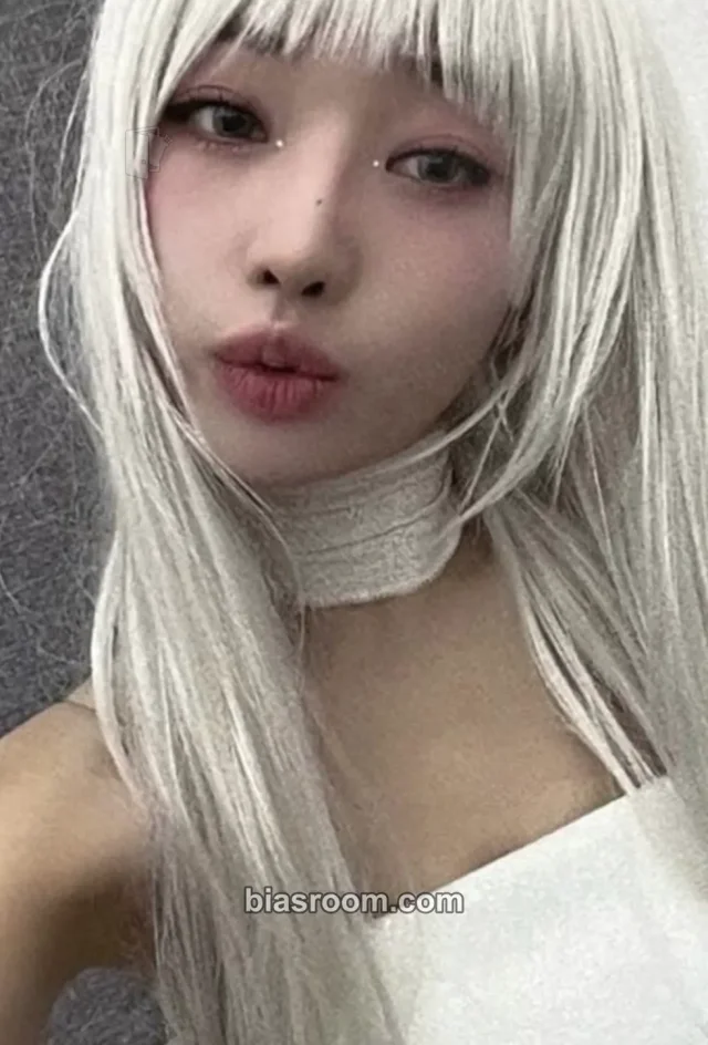 EVERGLOW - Sihyeon - ZOMBIE Album everline showcase