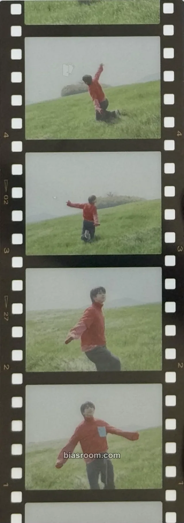 LUCY - Sangyeop - Childish Album 4 cut photo album inclusion film strip
