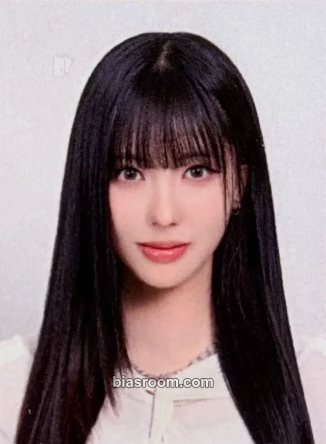 izna - Koko - KCON JAPAN 2026 Event id photo merch travel kit