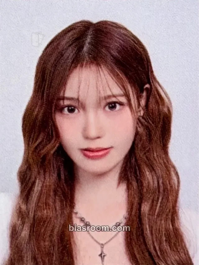 izna - Jeong Saebi - KCON JAPAN 2026 Event merch travel kit id photo