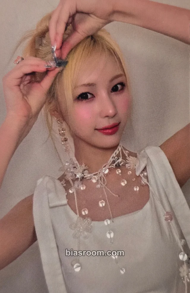 ifeye - Hwayeon - As If Album album photocard platform