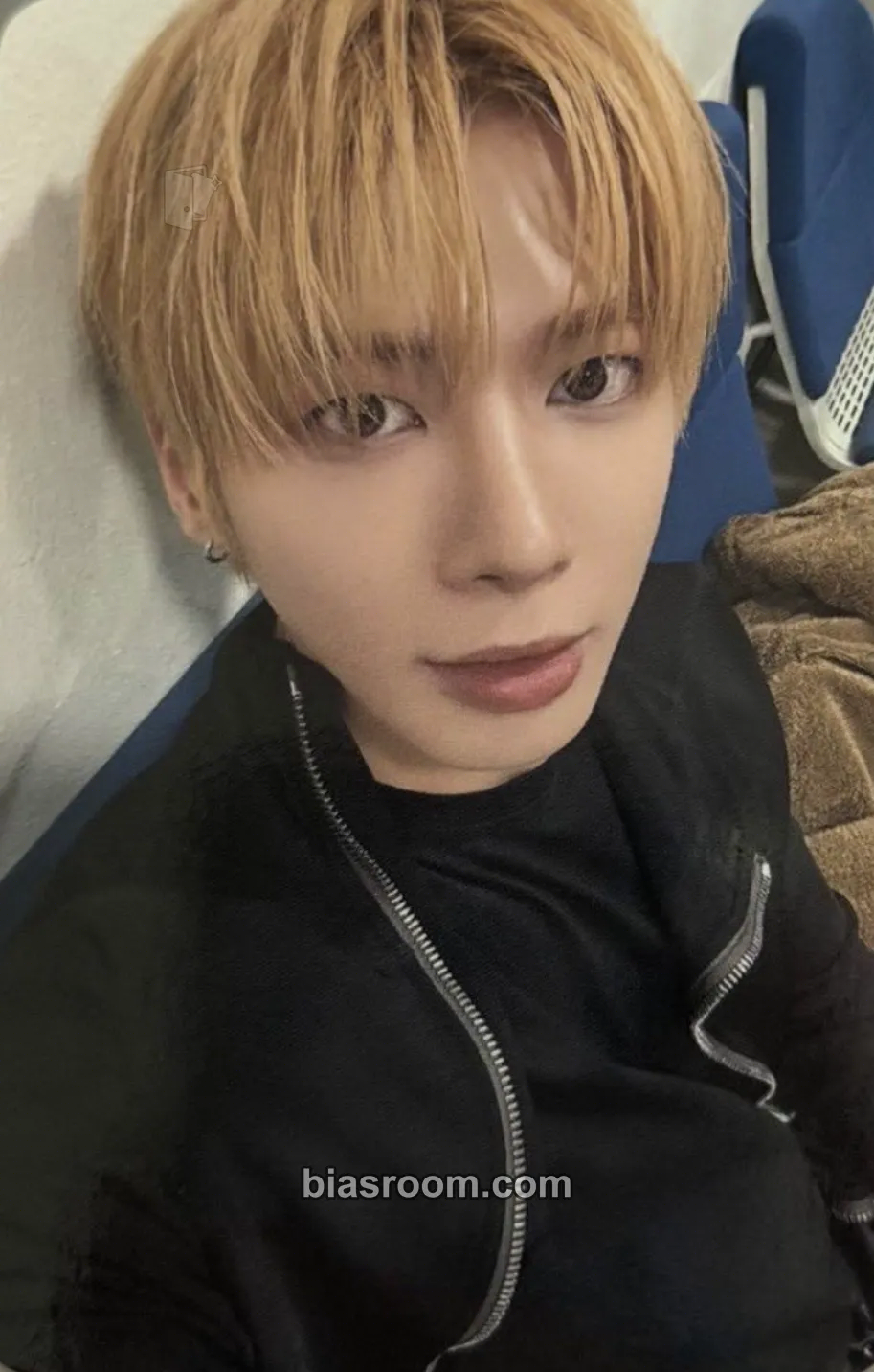 Taehyun 7TH YEAR: A Moment of Stillness in the Thorns Photocard - TOMORROW X TOGETHER - TOMORROW X TOGETHER K-pop photocard