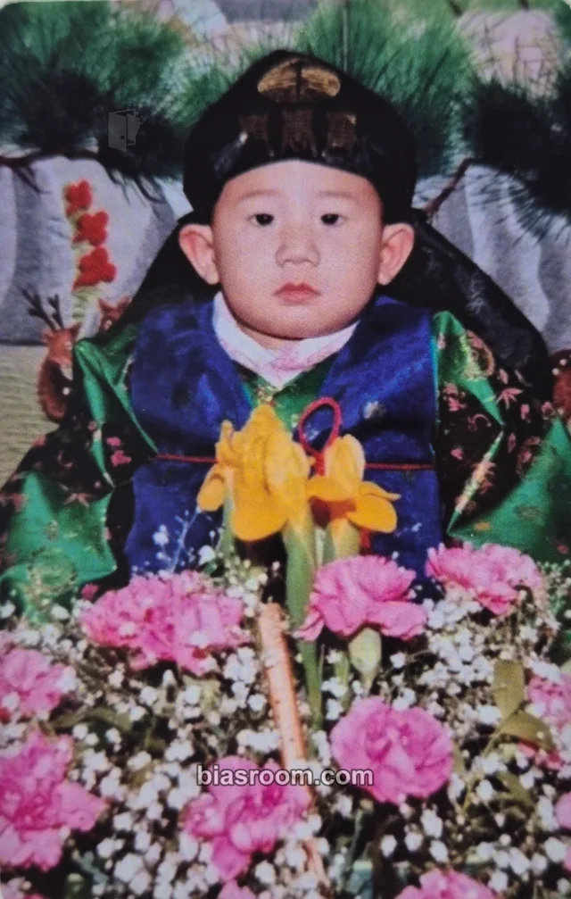 TAN - Changsun - ESSEGE Album album photocard baby version black version