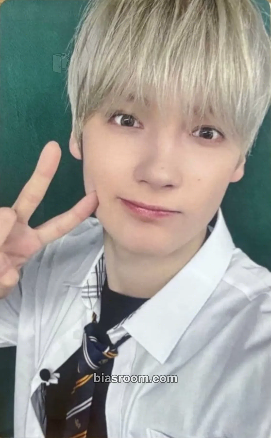 Huening Kai 2026 MOA Con Photocard - TOMORROW X TOGETHER - TOMORROW X TOGETHER K-pop photocard