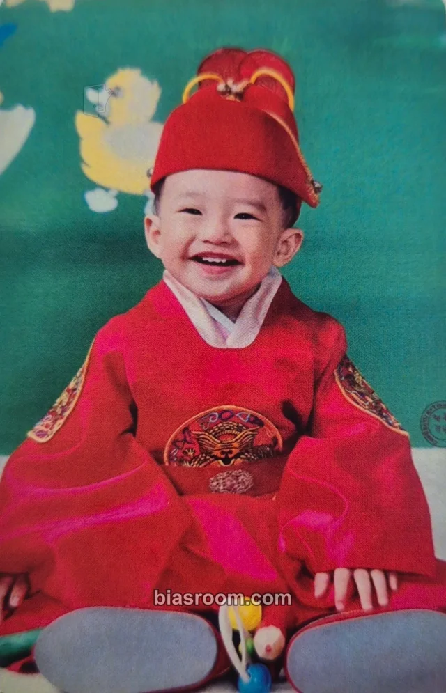 TAN - Jaejun - ESSEGE Album album photocard black version baby version