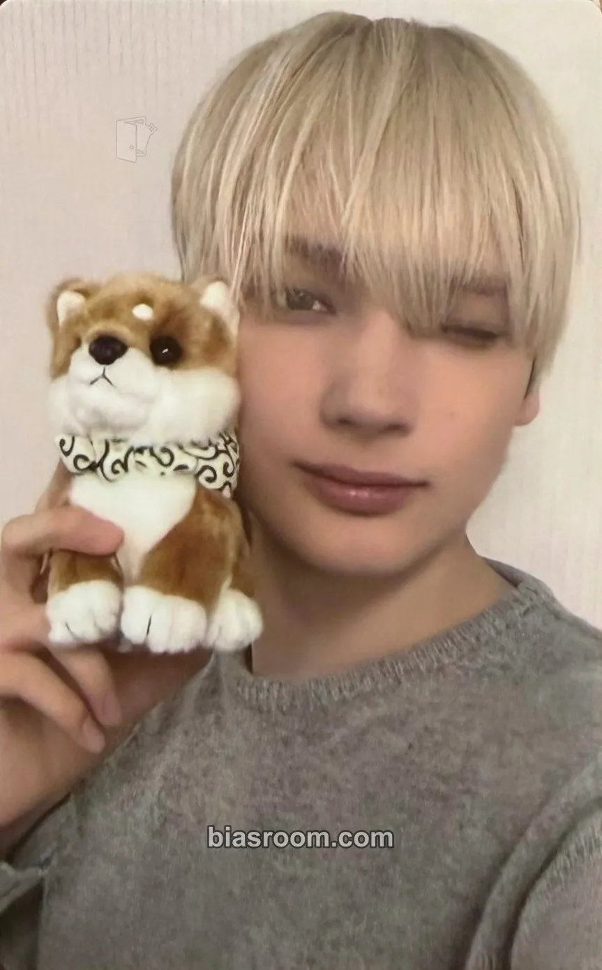 Huening Kai 2026 MOA Con Photocard - TOMORROW X TOGETHER - TOMORROW X TOGETHER K-pop photocard