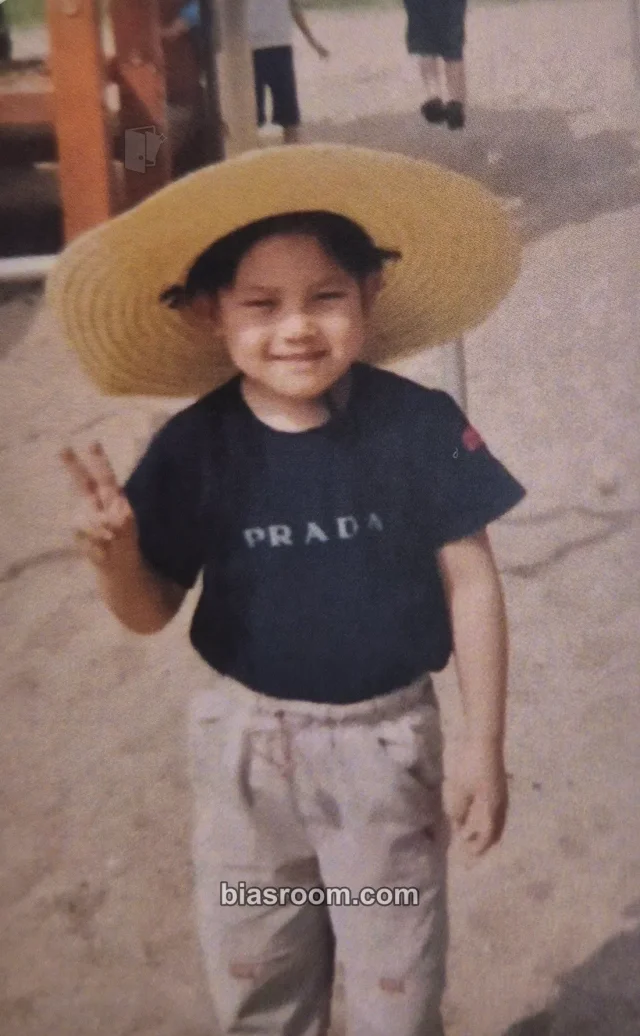 TAN - Jooan - ESSEGE Album album photocard baby version white version