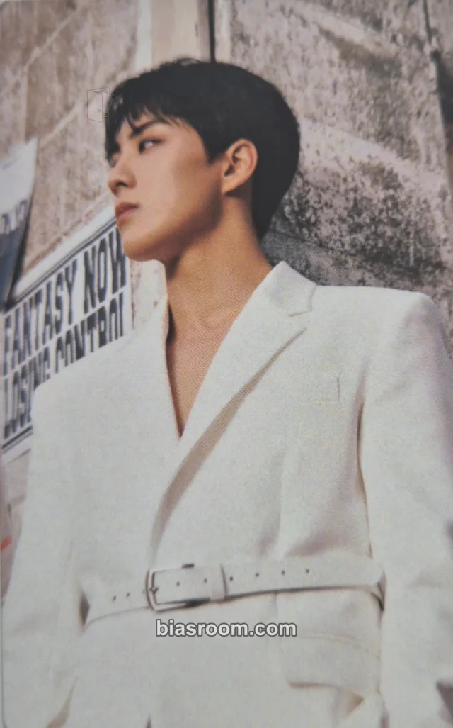 TAN - Sunghyuk - ESSEGE Album album photocard qr card black version