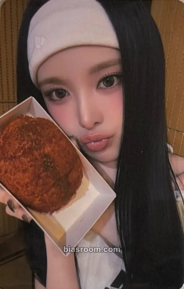 izna - Bang Jeemin - France Louvre Baguette x izna Event brand collaboration pop-up food order benefit