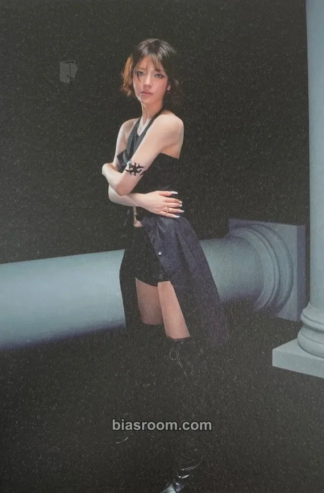 Billlie - Moon Sua - The Collective Soul and Unconscious: Chapter Two Album postcard unconscious version