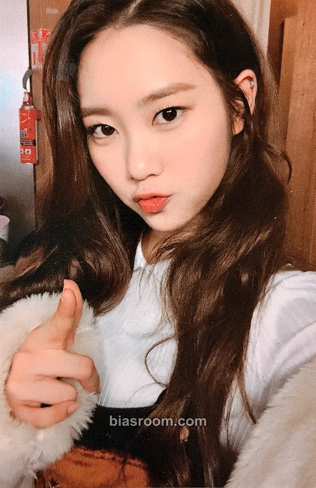 Jiho Banana Allergy Monkey Photocard - OH MY GIRL - OH MY GIRL K-pop photocard