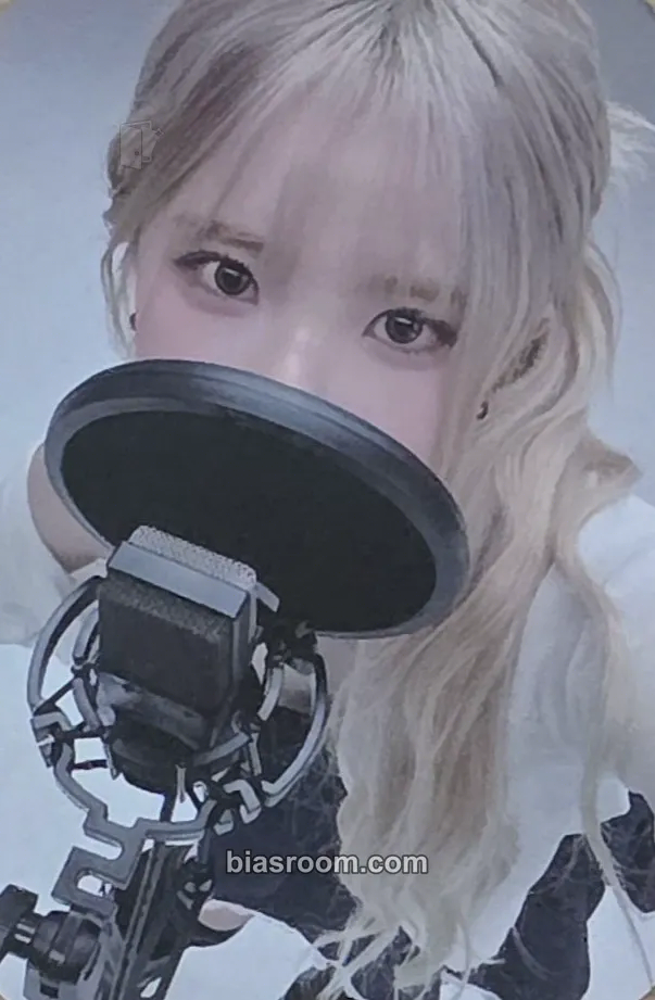Hayoung Glow ME Photocard - fromis_9 - fromis_9 K-pop photocard