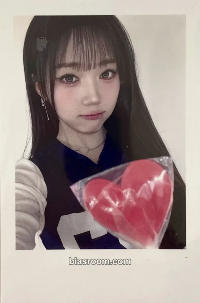 tripleS - Shion - Beyond Beauty Album makestar video call (fancall) polaroid