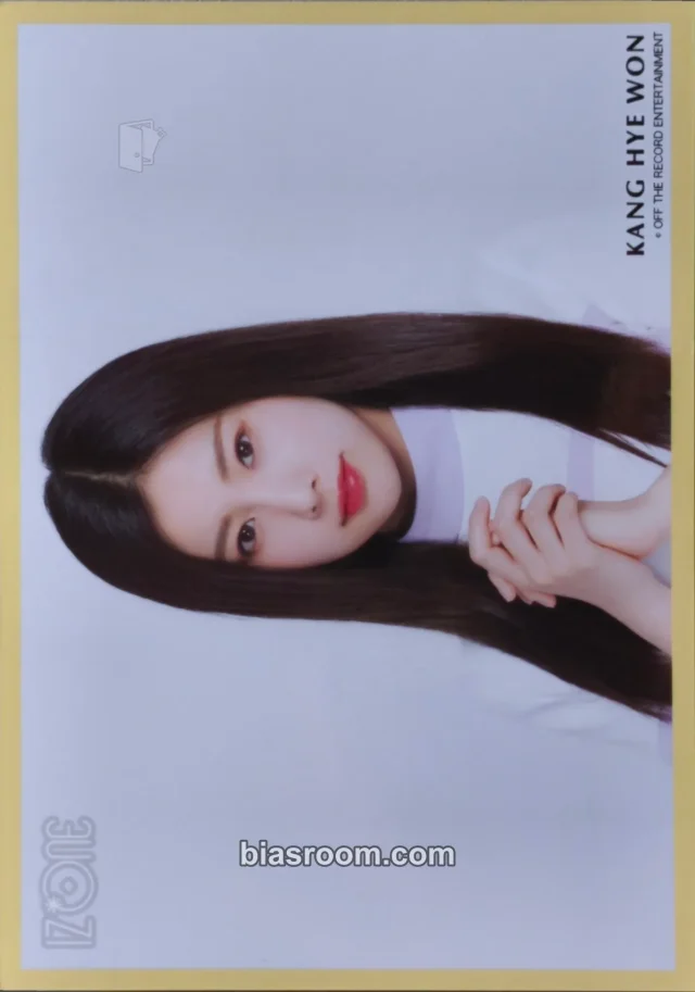 IZ*ONE - Hyewon - Non-Album Bromides Other photo print purple version yellow version random pack