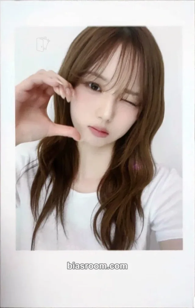 tripleS - Jiwoo - LOVE&POP pt.1 Album pop-up shanghai purchase benefit polaroid