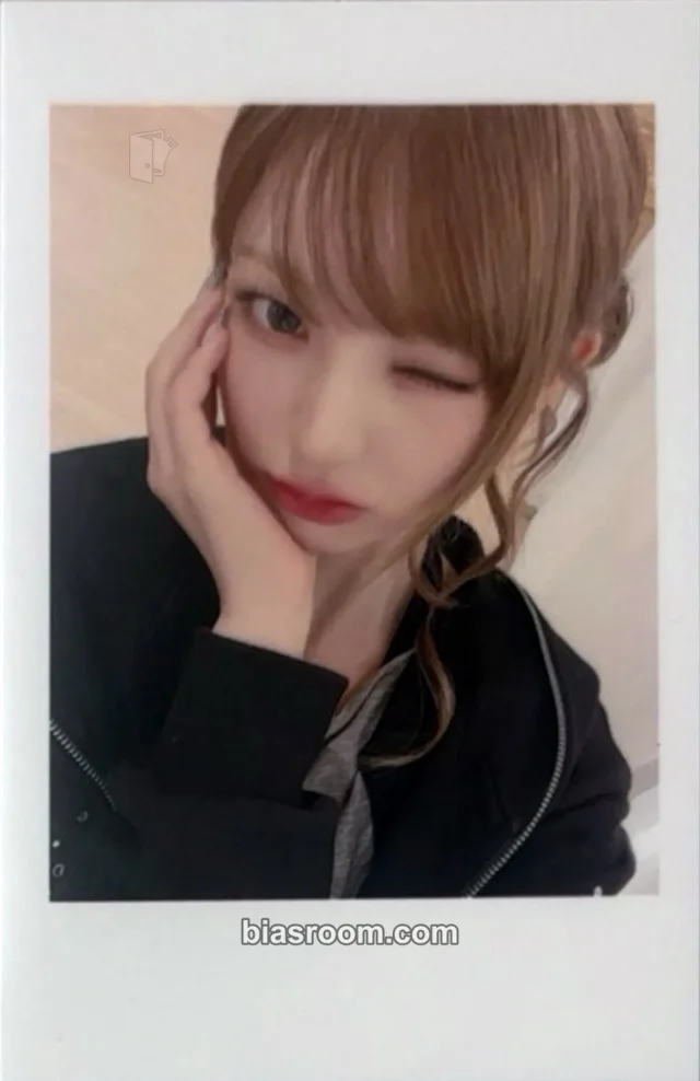 tripleS - Yeonji - LOVE&POP pt.1 Album pop-up shanghai purchase benefit polaroid